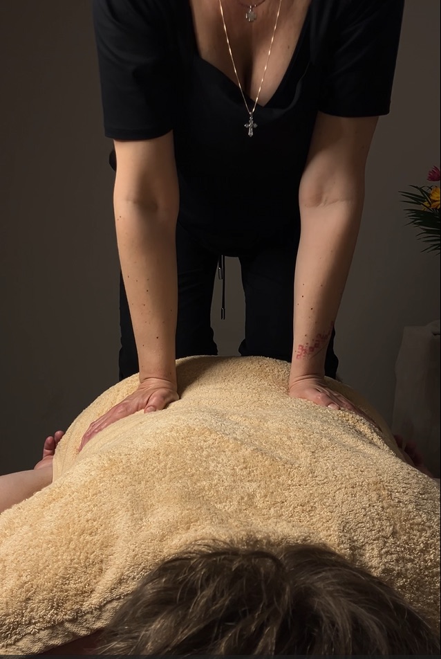 Massage van bovenrug en schouders